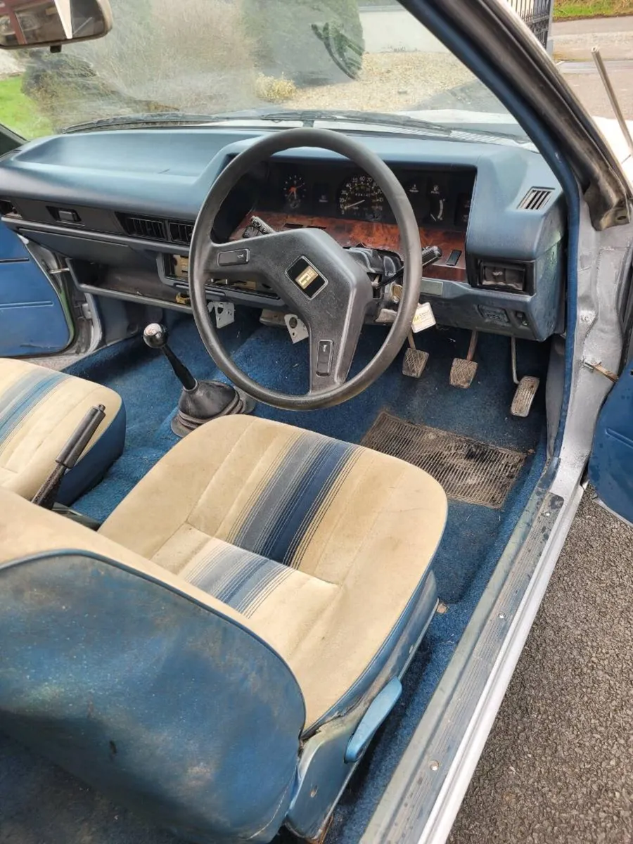 Toyota corolla 1.6 dx liftback - Image 3