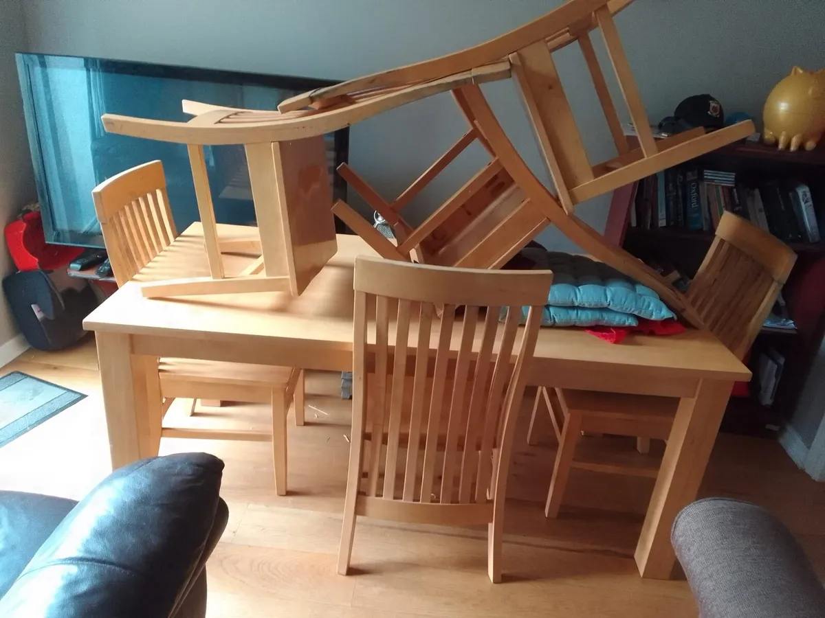 Table and chairs - Image 1