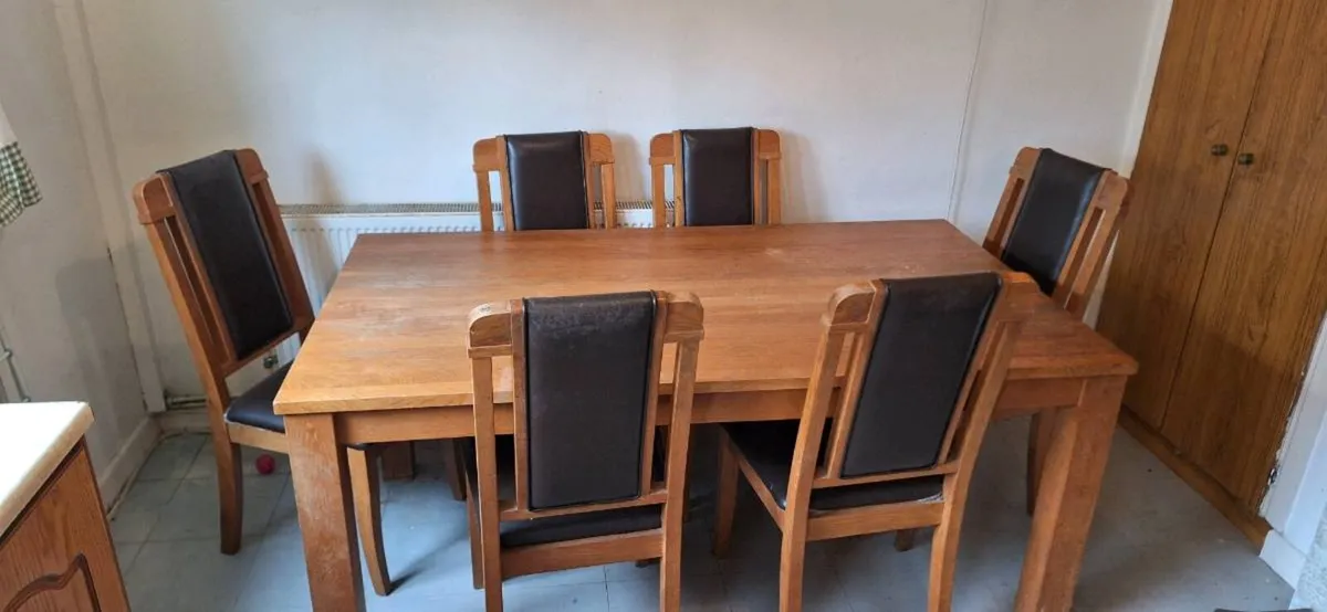 Table & 6 chairs - Image 4