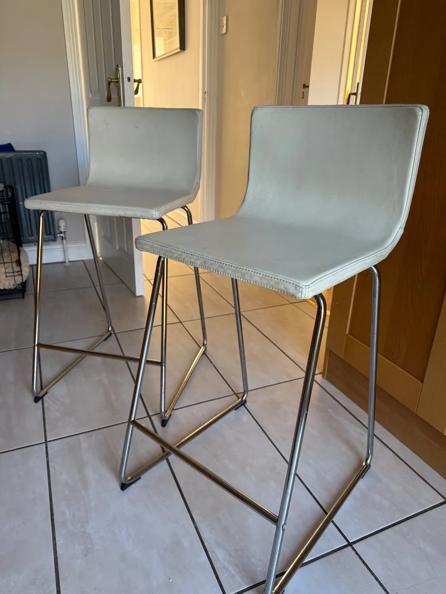 2 cream leather high seats - Image 1