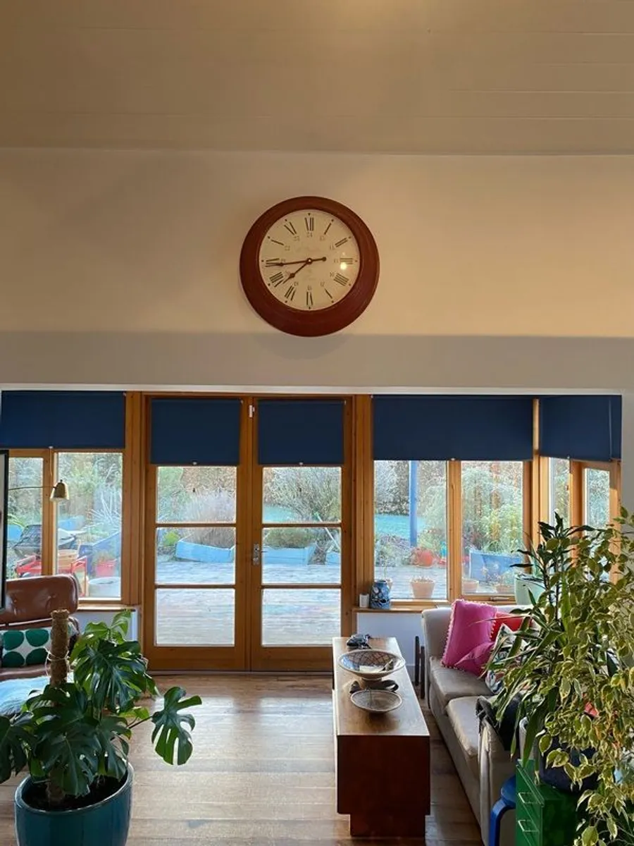 Large 50cm Thomas Kent Wall Clock. Vintage style. Working Perfectly - Image 2