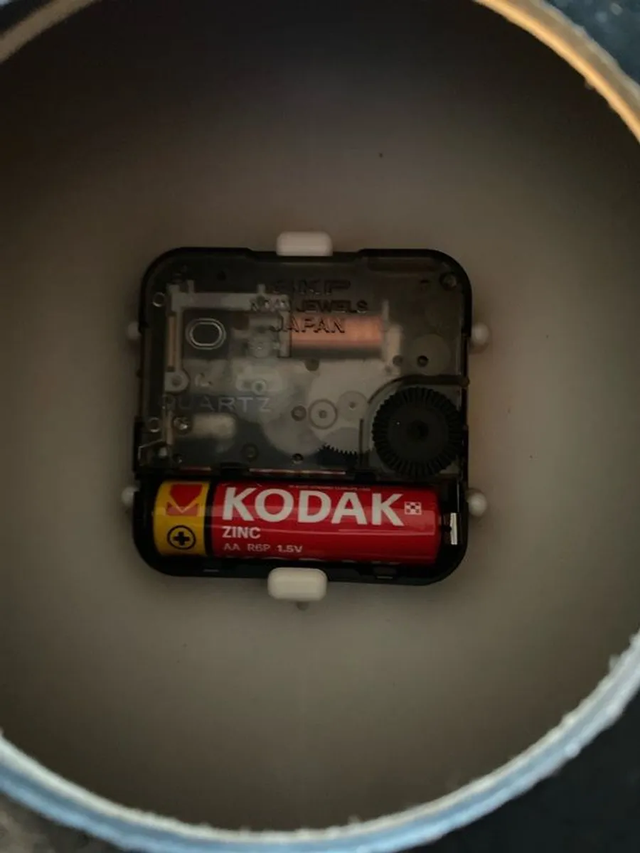 Large 50cm Thomas Kent Wall Clock. Vintage style. Working Perfectly - Image 4