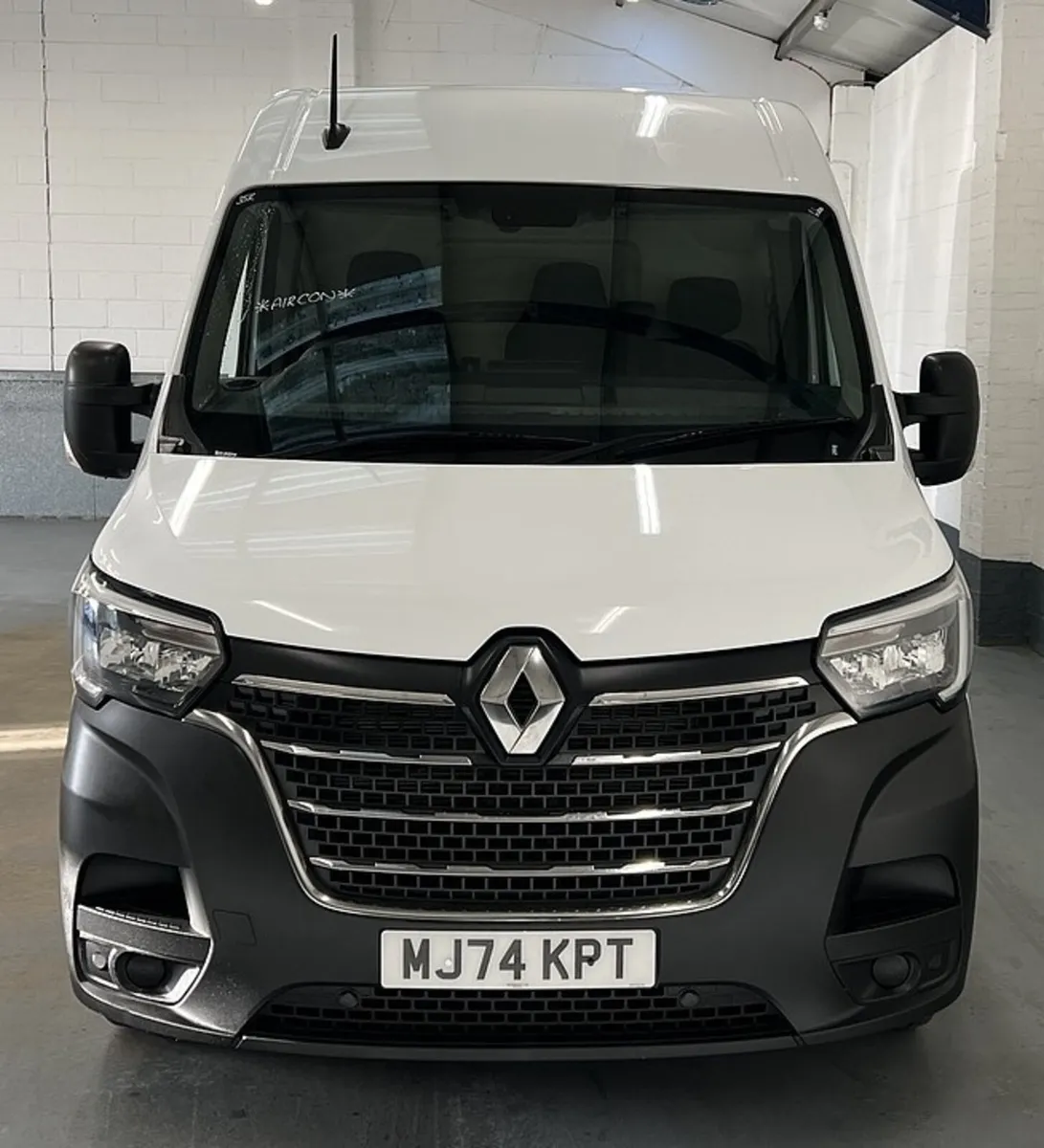 2024 Renault Master Medium Roof Panel Van - Image 2