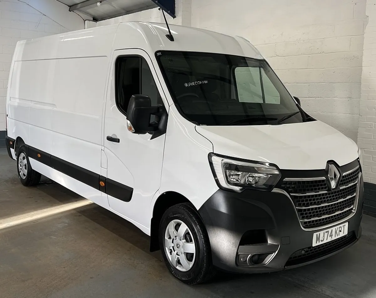 2024 Renault Master Medium Roof Panel Van - Image 1