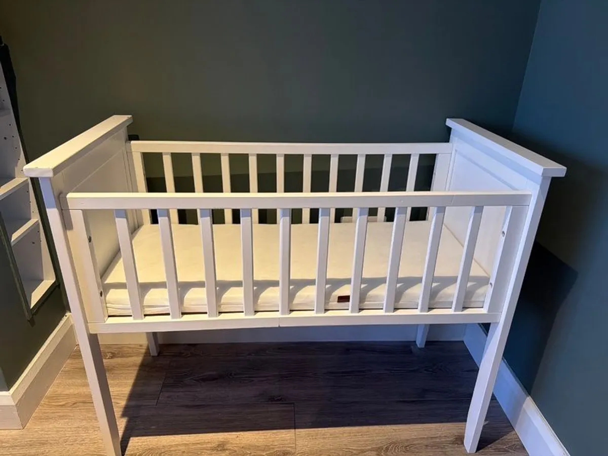 Baby cot - Image 1