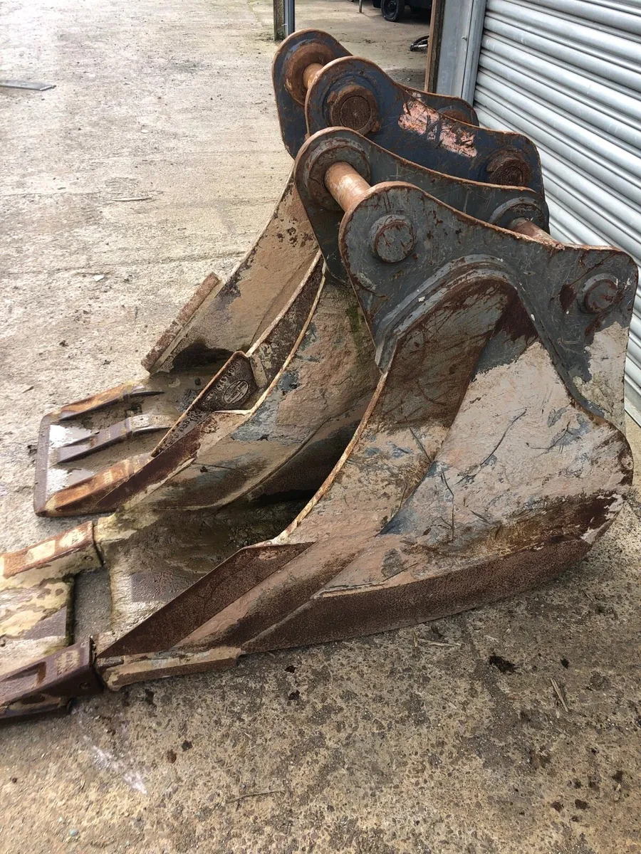 18” buckets 65 + 60mm pins - Image 1