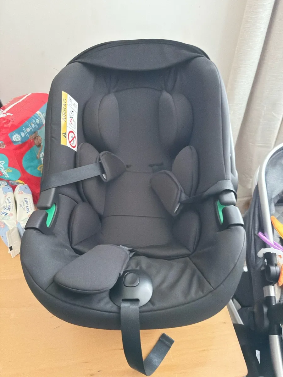 Child Buggie with car seat - Image 4