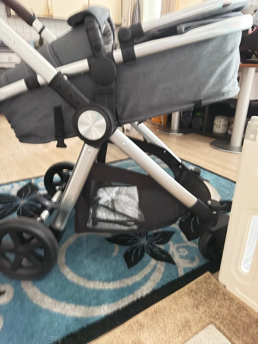 Child Buggie with car seat - Image 2