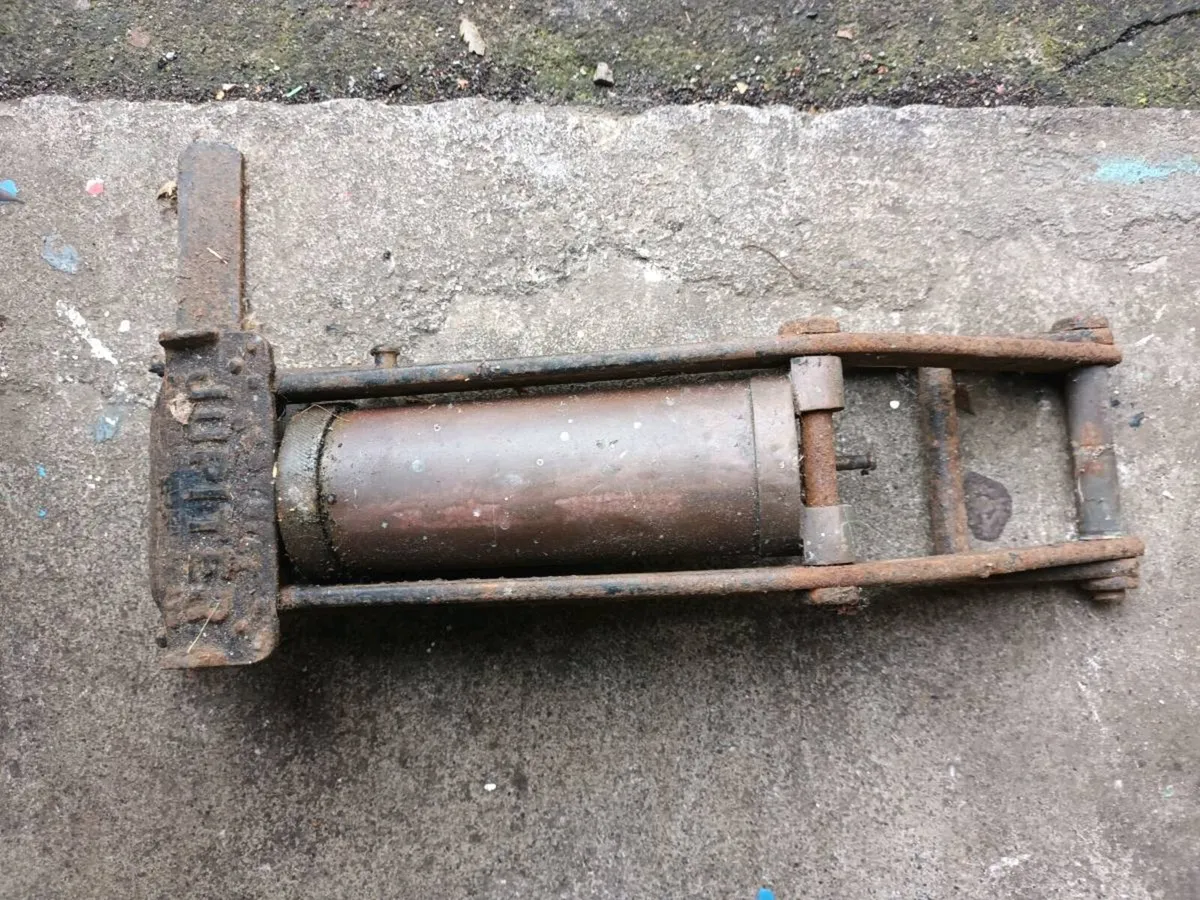 Vintage Car Foot Pump - Image 1