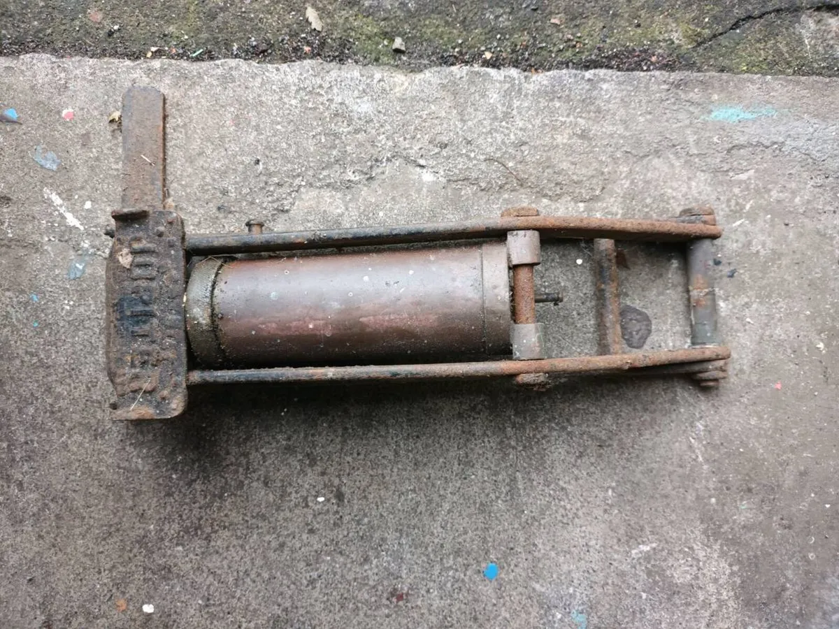 Vintage Car Foot Pump - Image 2
