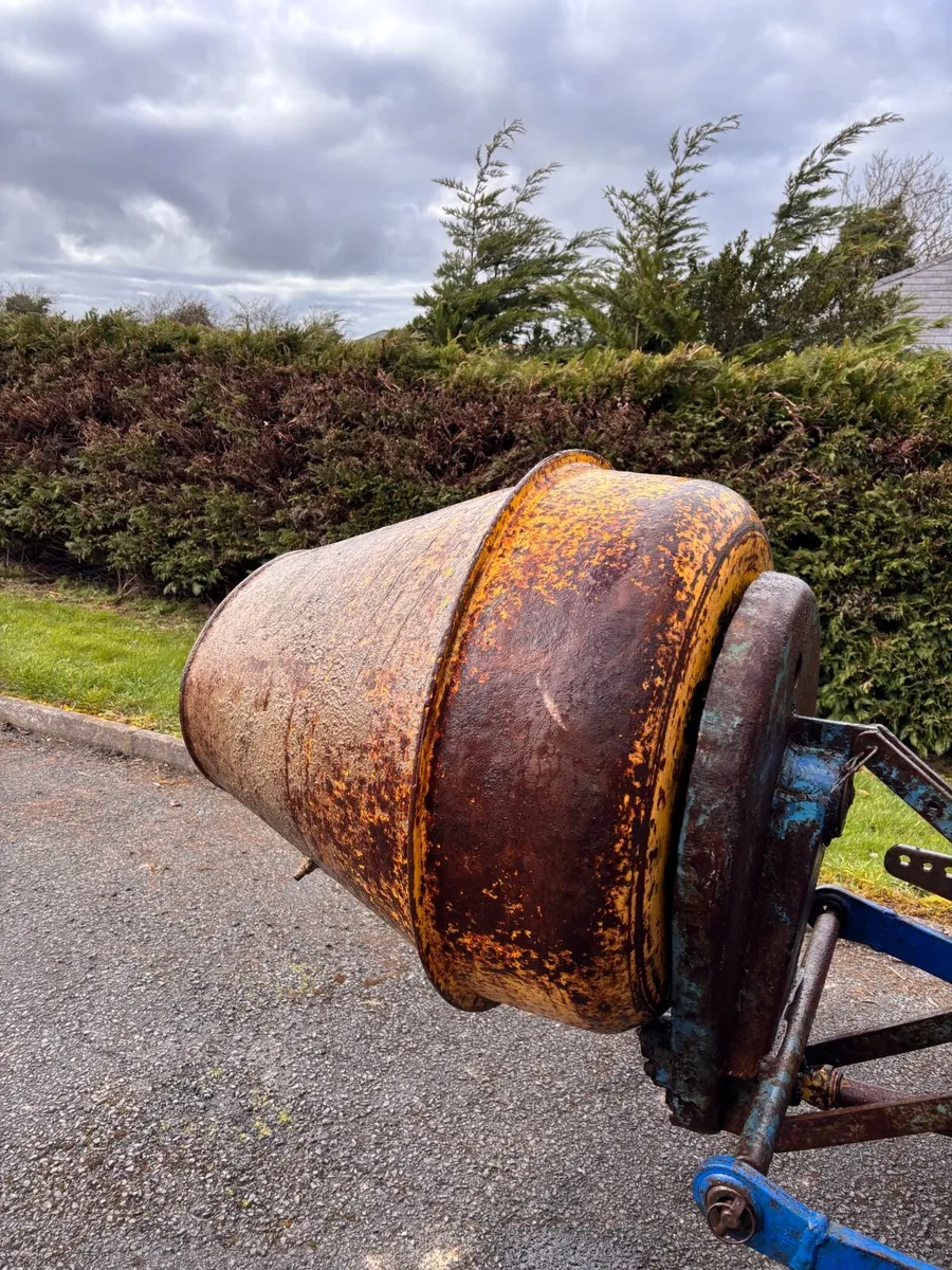 Cement mixer - Image 1