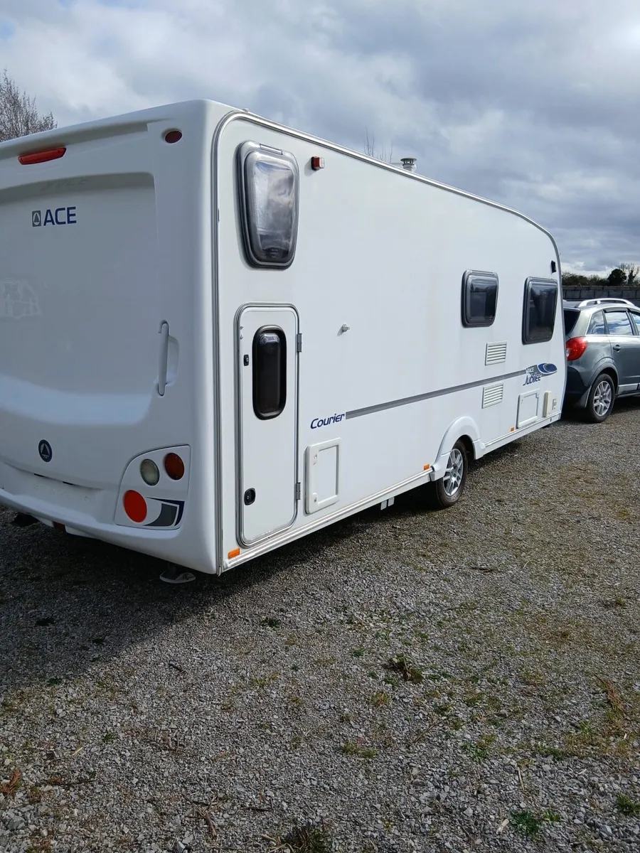 FANTASTIC 6-8 BERTH ACE JUBILEE TOURING CARAVAN. - Image 4