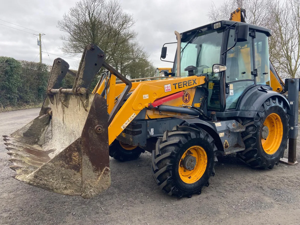 Terex 860 Digger Loader - Image 1
