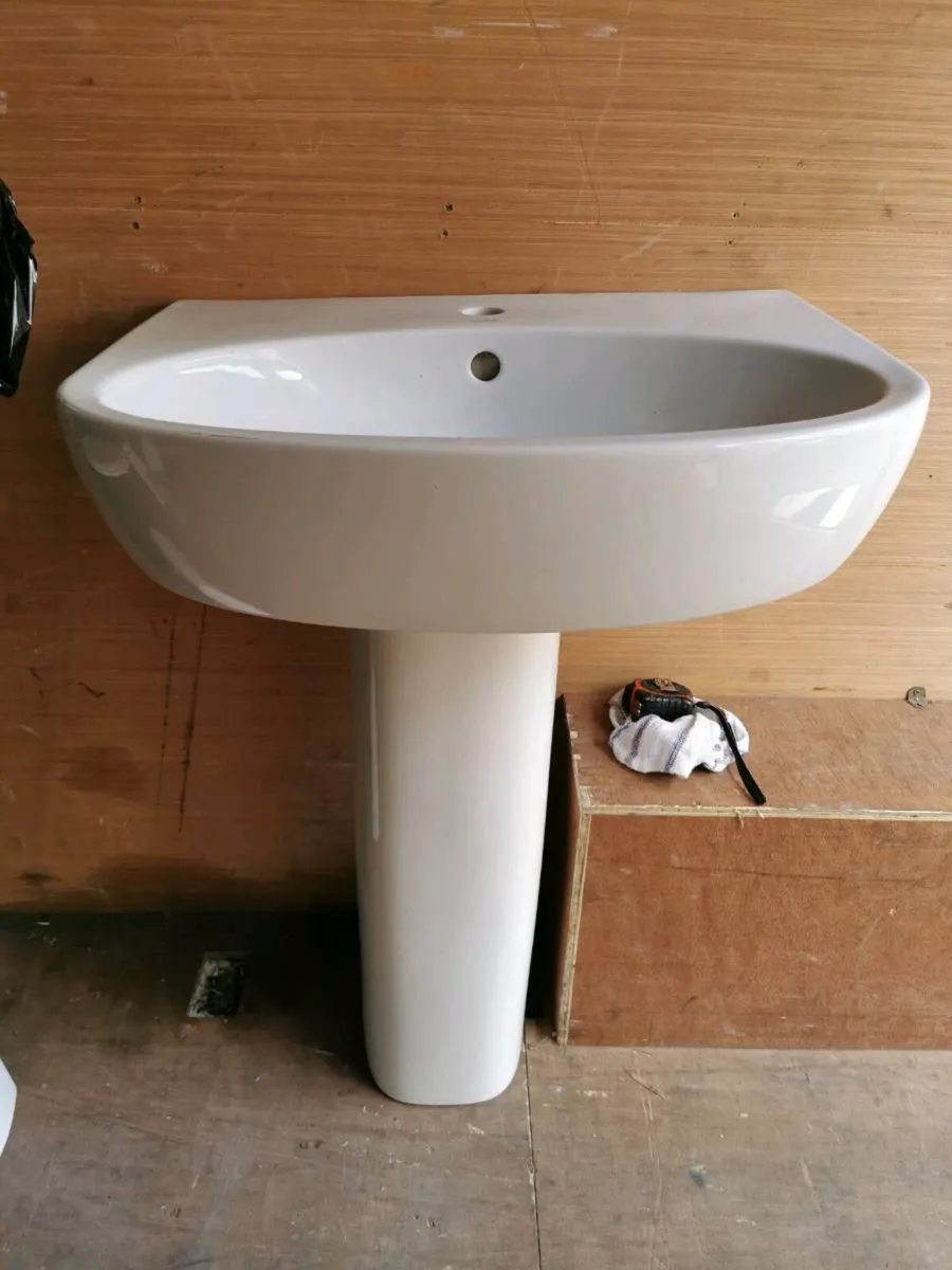 bathroom washhand basin and pedestal - Image 3
