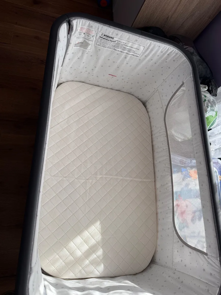 Baby Elegance Co-Glide Electric Bedside Crib - Image 2