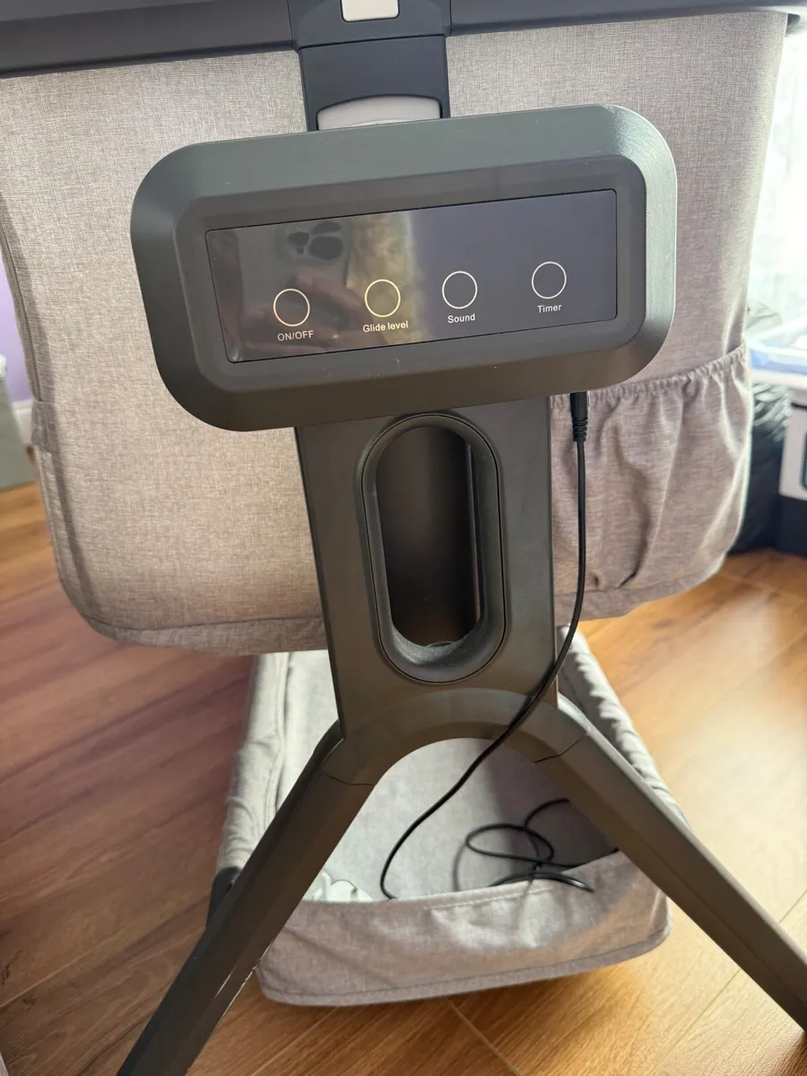 Baby Elegance Co-Glide Electric Bedside Crib - Image 3