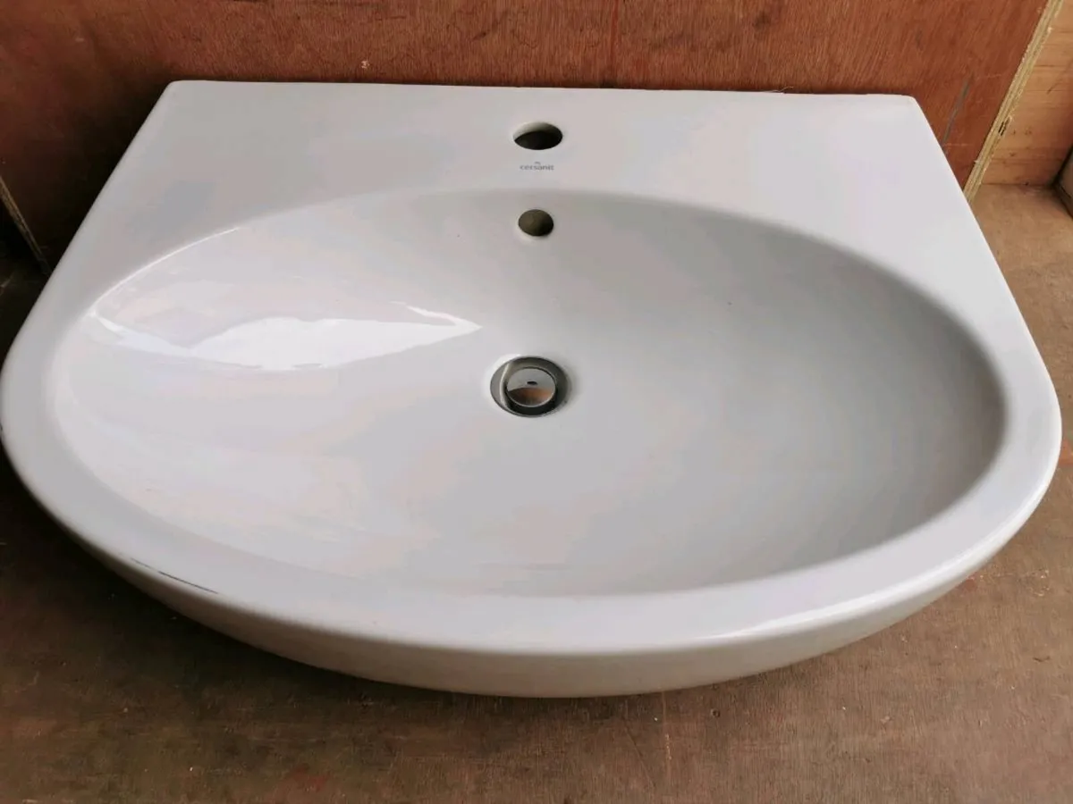 bathroom washhand basin and pedestal - Image 1