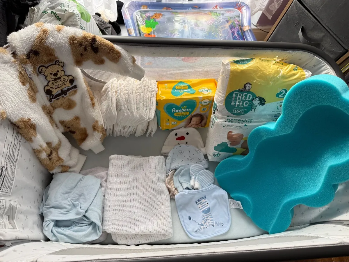 Baby Elegance Co-Glide Electric Bedside Crib - Image 4