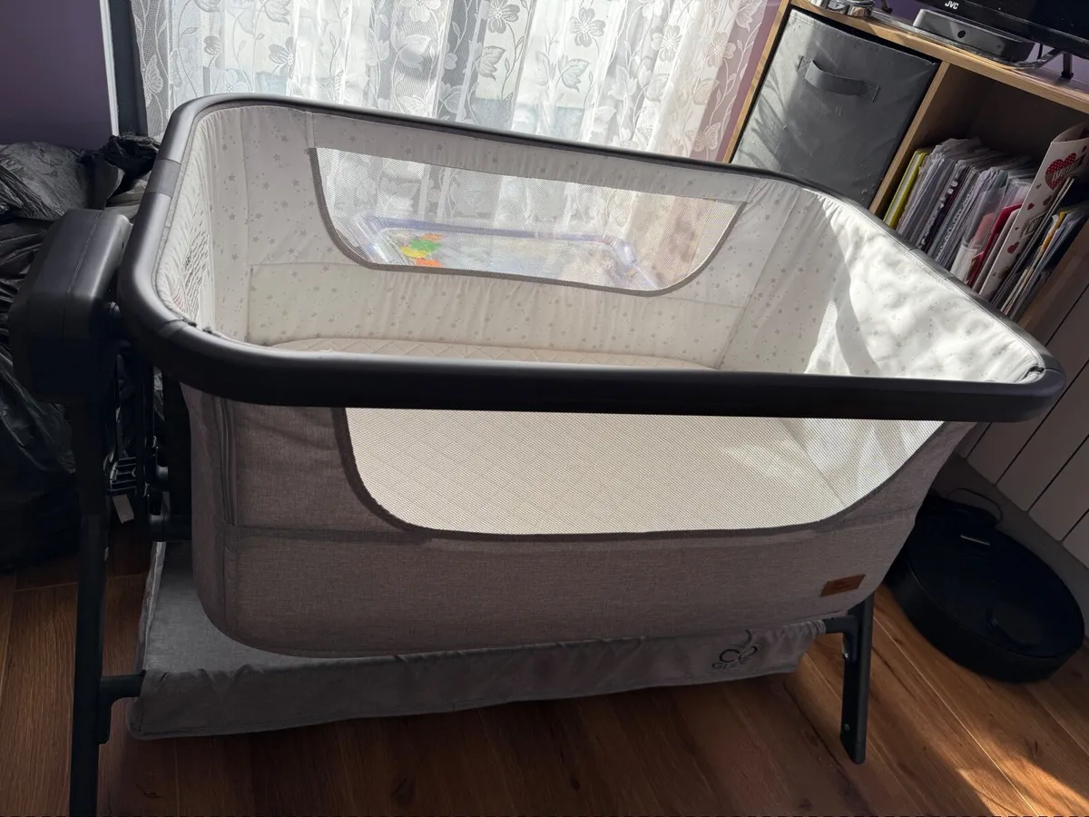 Baby Elegance Co-Glide Electric Bedside Crib - Image 1