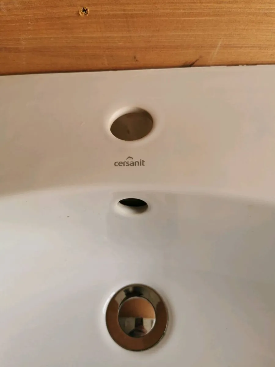 bathroom washhand basin and pedestal - Image 4