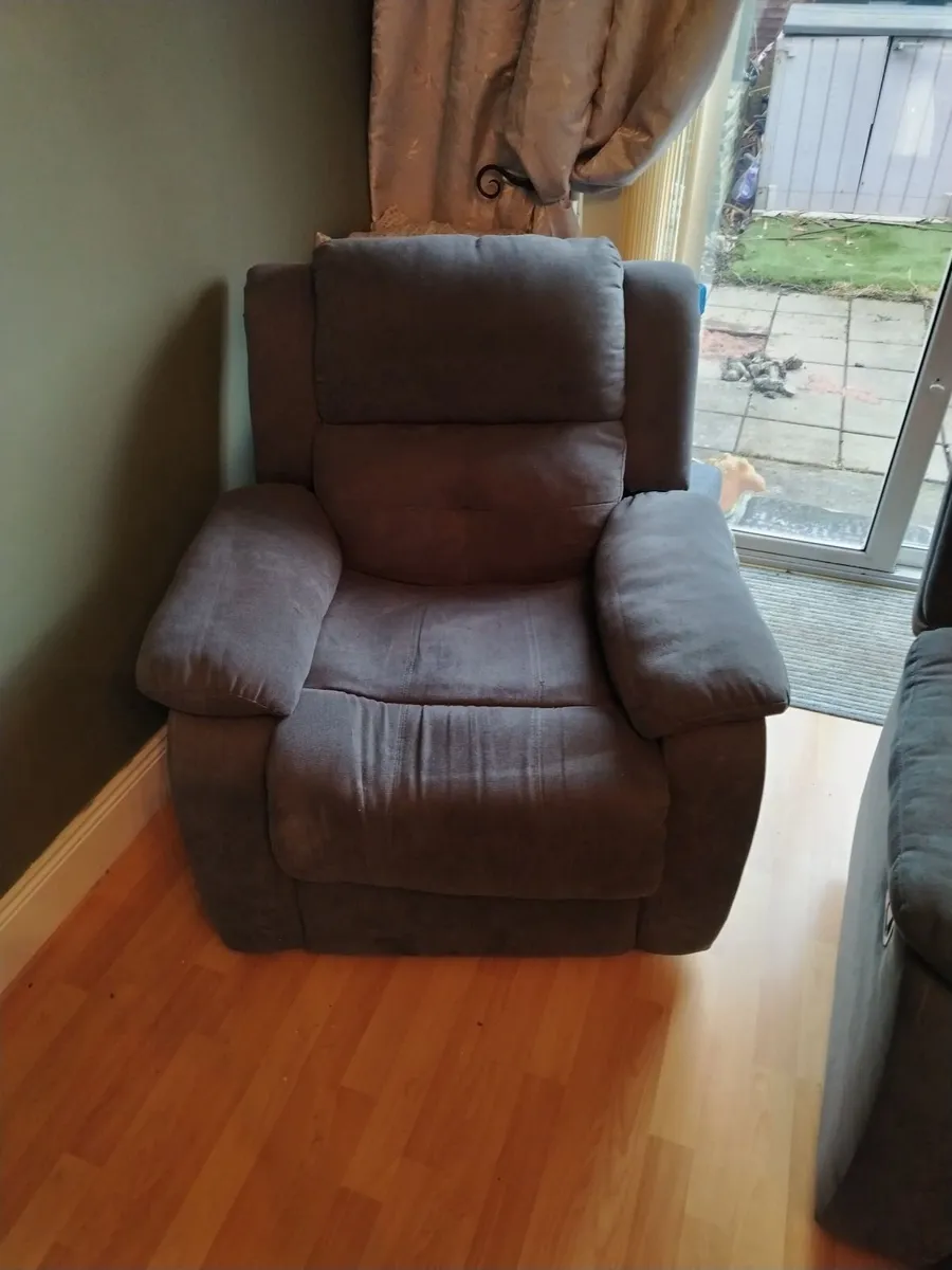 * FREE* rner sofa with 2 matching recliner chairs. - Image 2