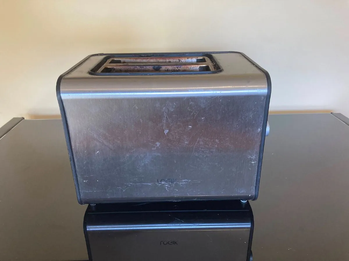 2-Slice Electric Toaster - Image 1