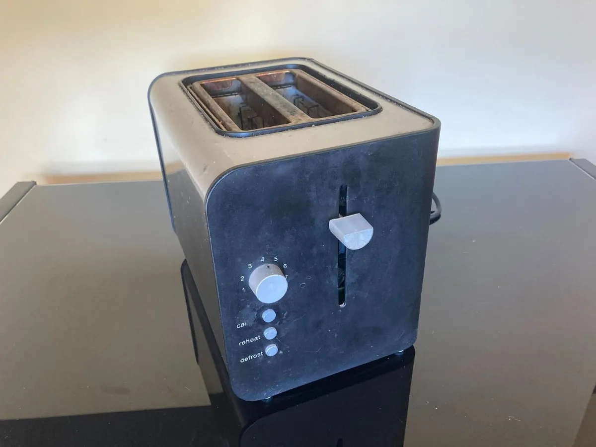 2-Slice Electric Toaster - Image 3