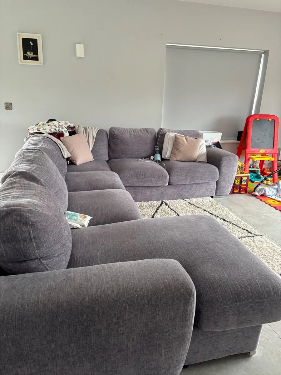couch - Image 1