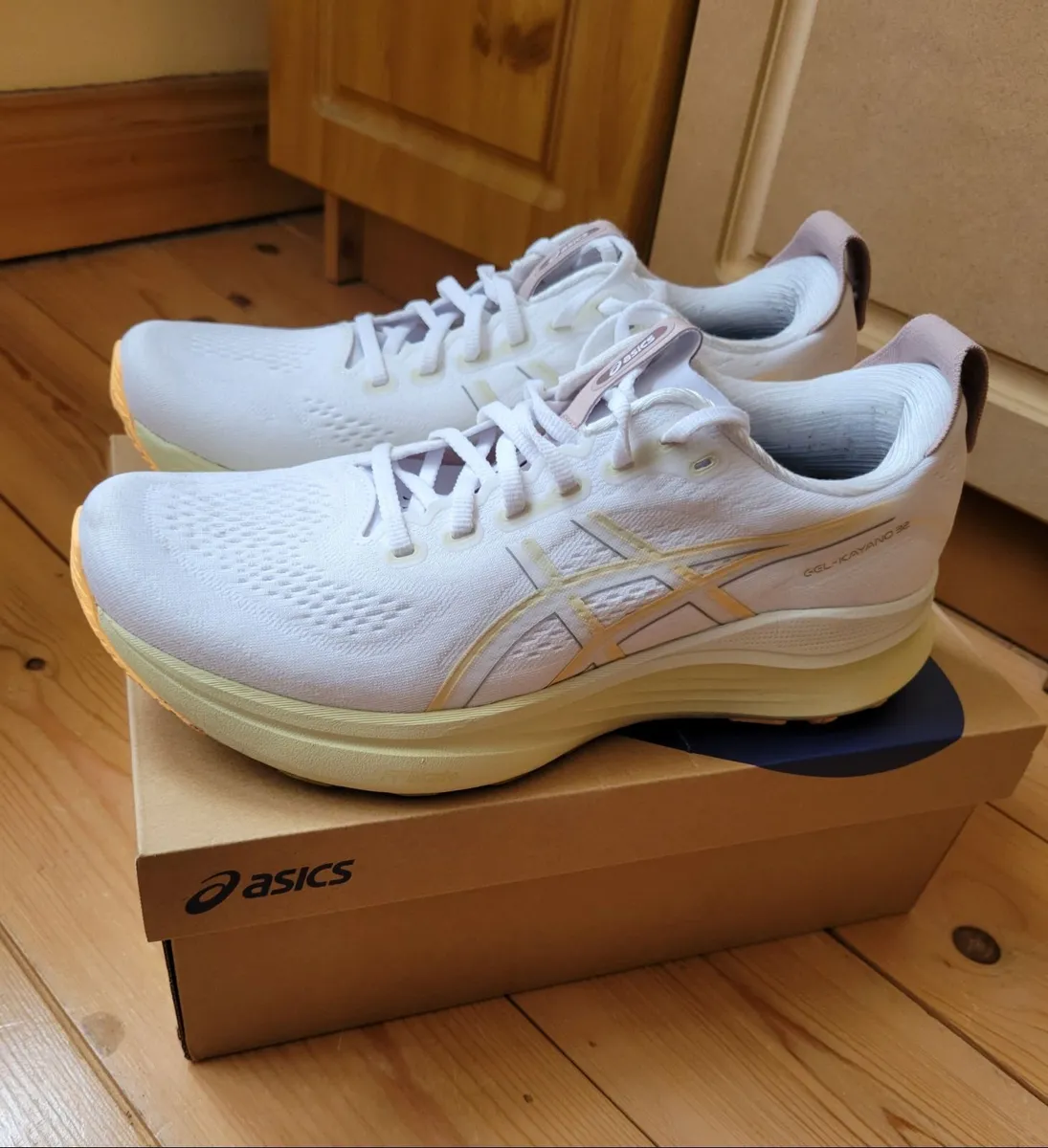 Asics Kayano 32 - Image 1