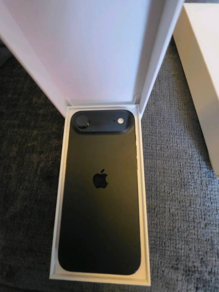 iPhone 17 Air & Apple Watch Series 11 - Image 3