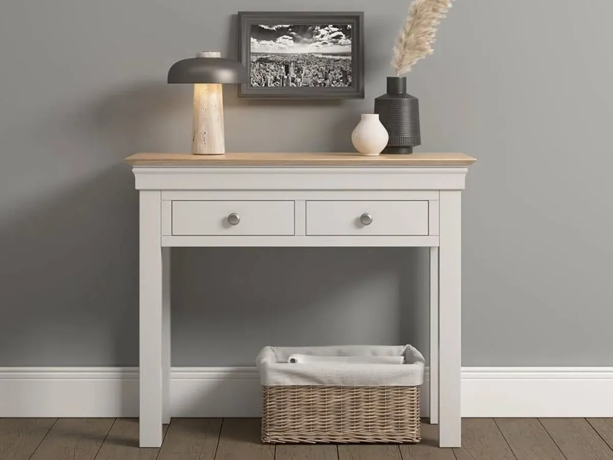 LIVING ROOM FURNTURE - Image 4