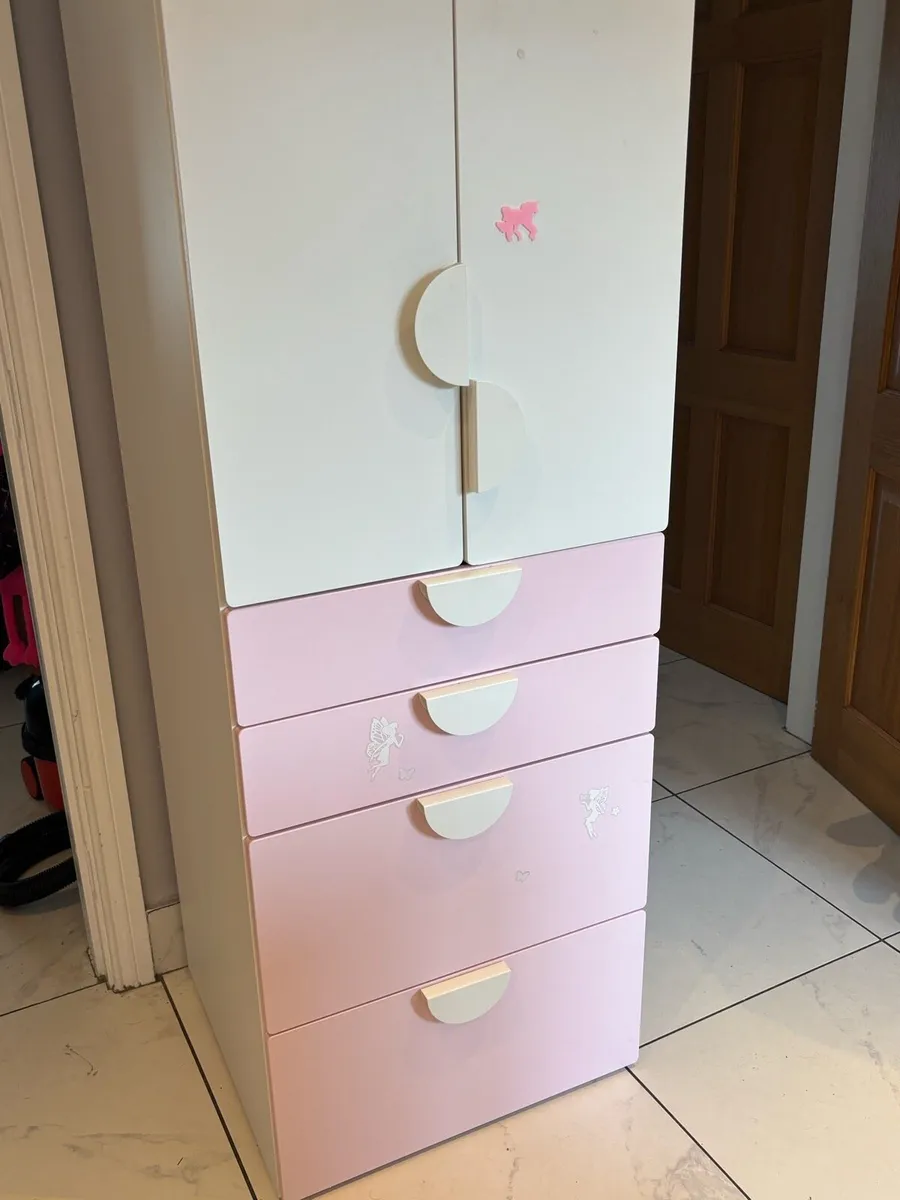 Kid’s wardrobe - Image 1