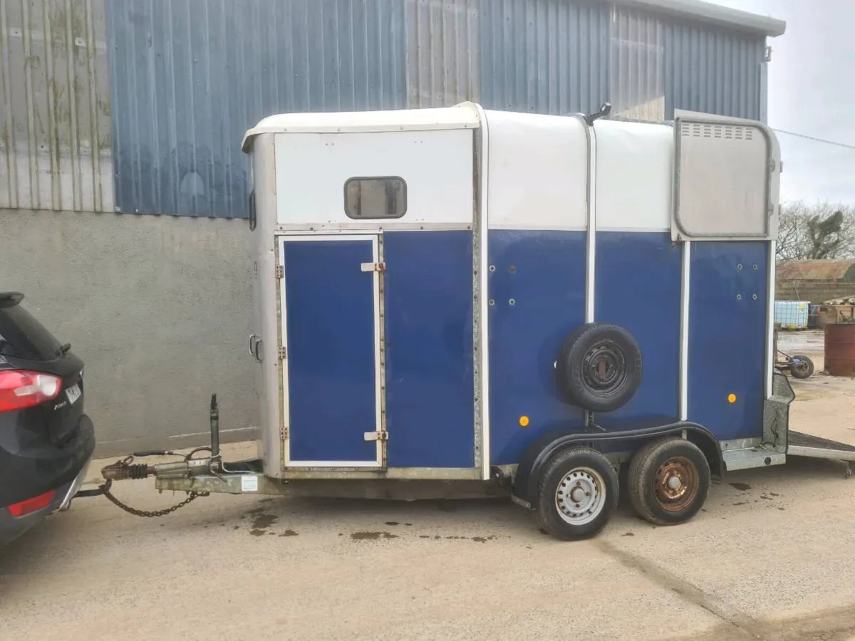 Horse box 510 - Image 1