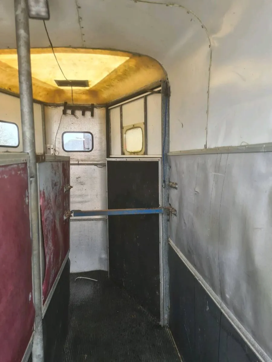 Horse box 510 - Image 2