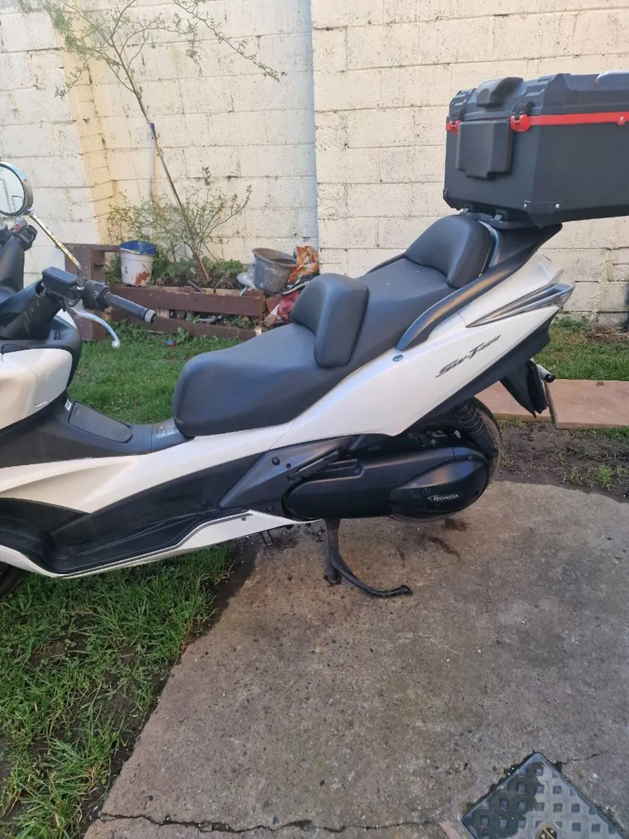 Honda silver wing 400cc - Image 3