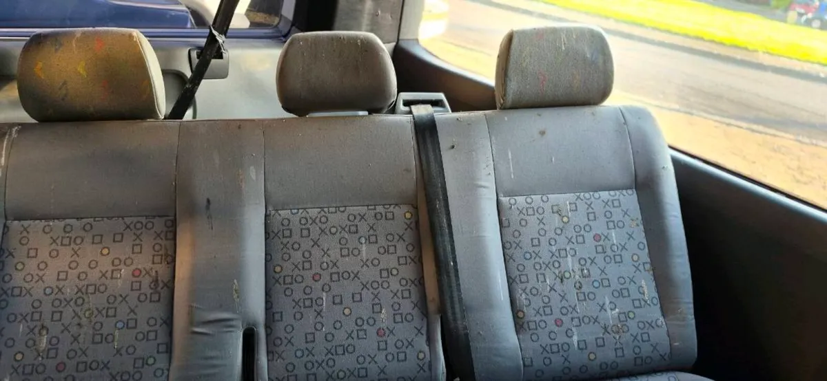 VW TRANSPORTER. REAR SEAD. - Image 1