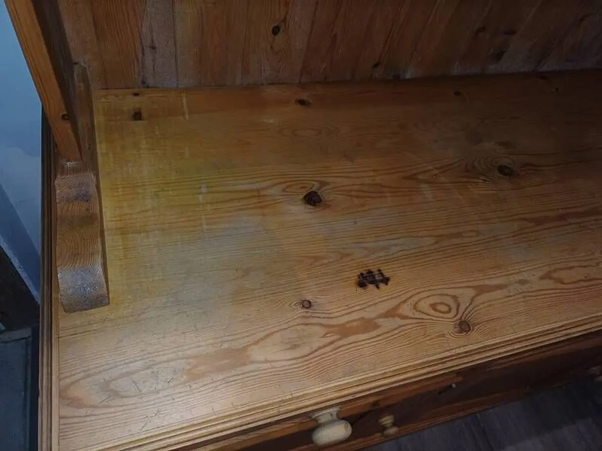 Dresser Welsh kitchen - Image 2