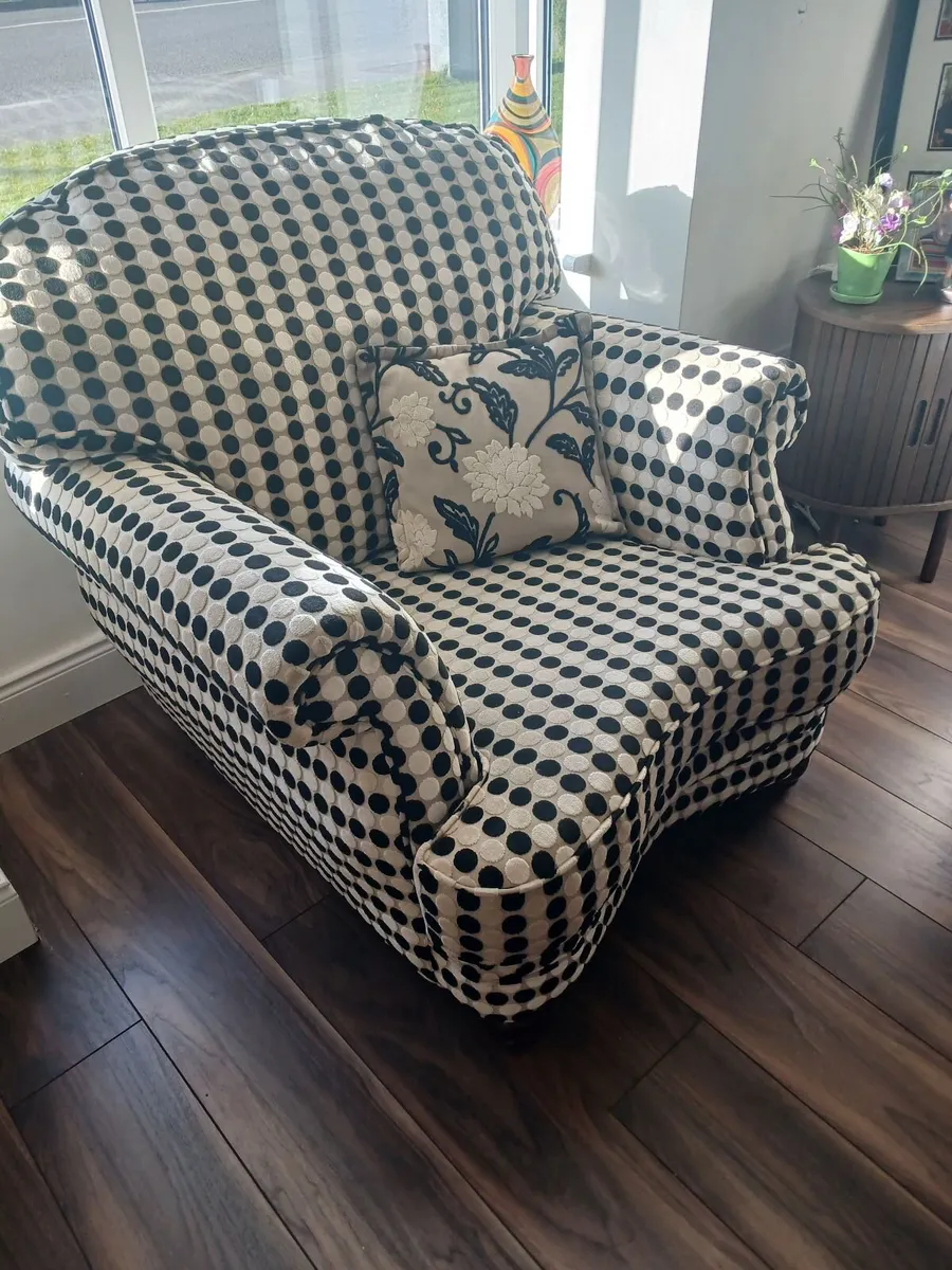 Couch and oversized armchairs - Image 1