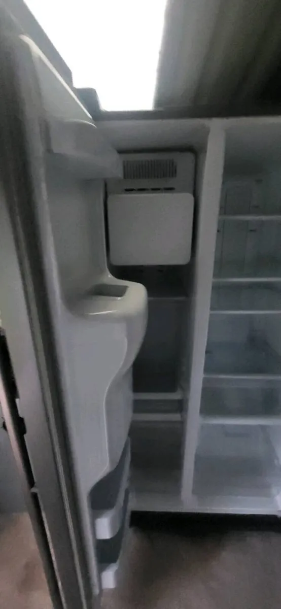 Samsung fridge freezer double - Image 4