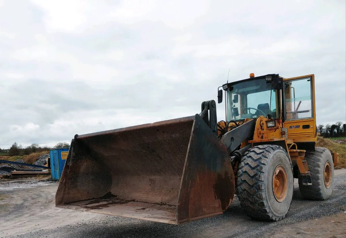 10 ft Volvo loader bucket - Image 3