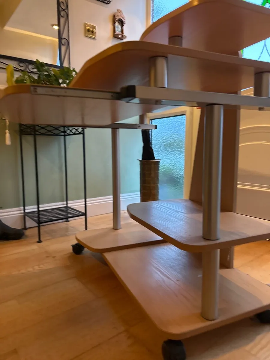 Computer desk - Image 2