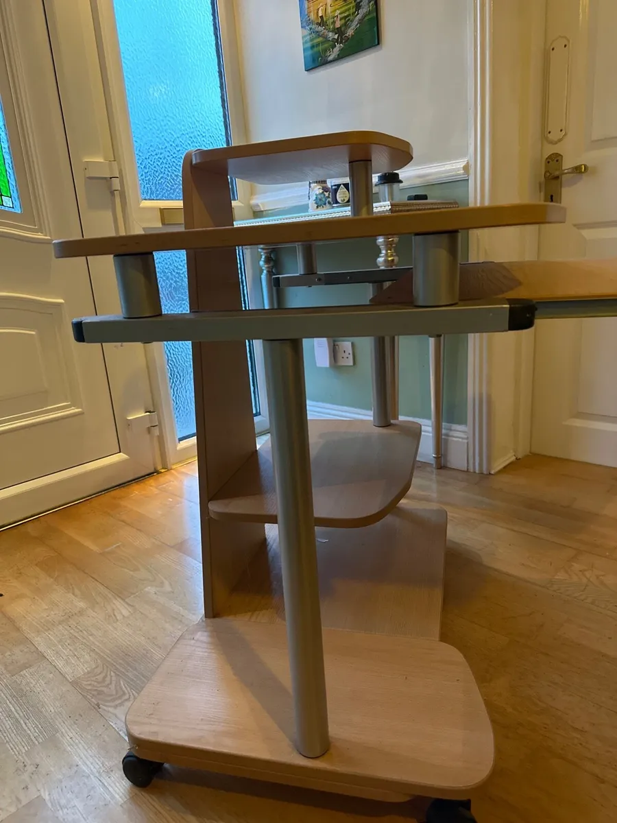 Computer desk - Image 4