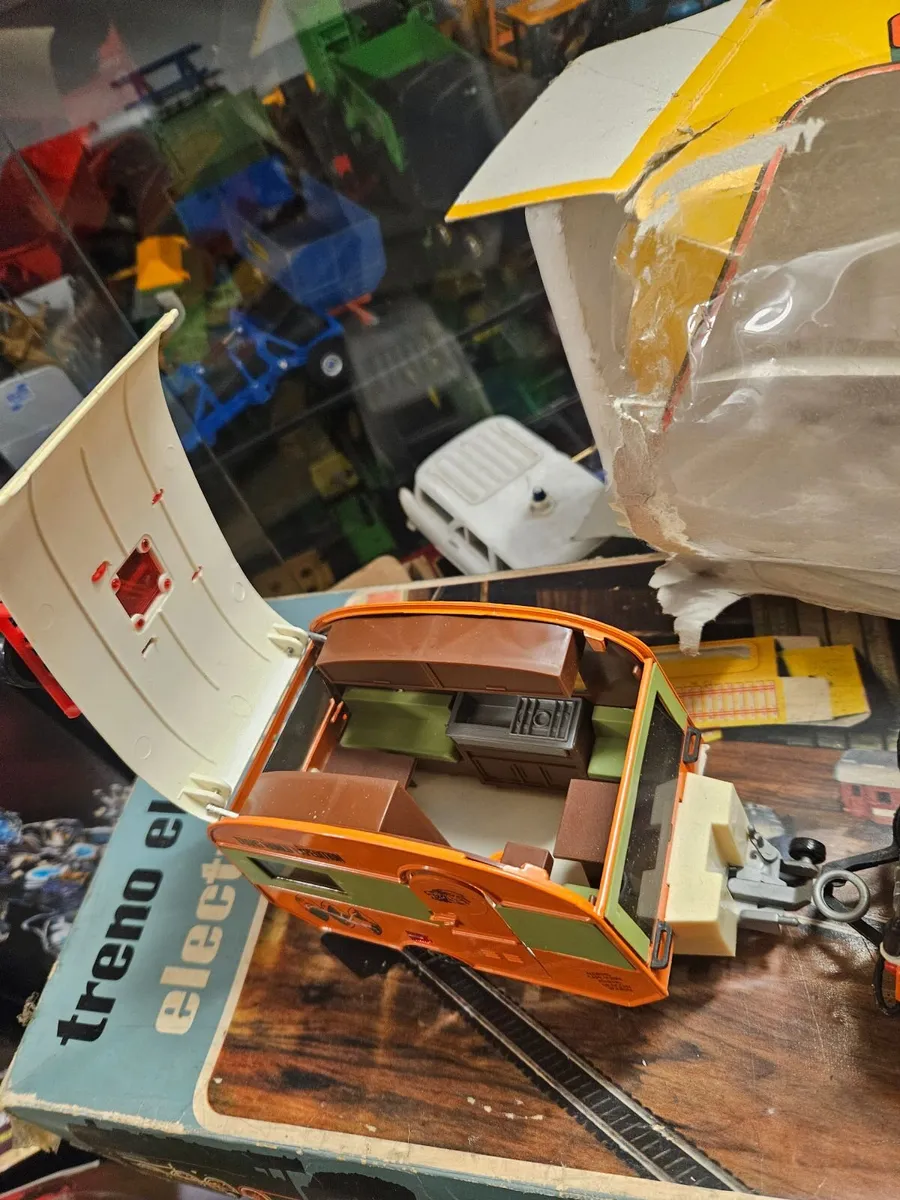 Corgi Jeep Landrover and Caravan - Image 2