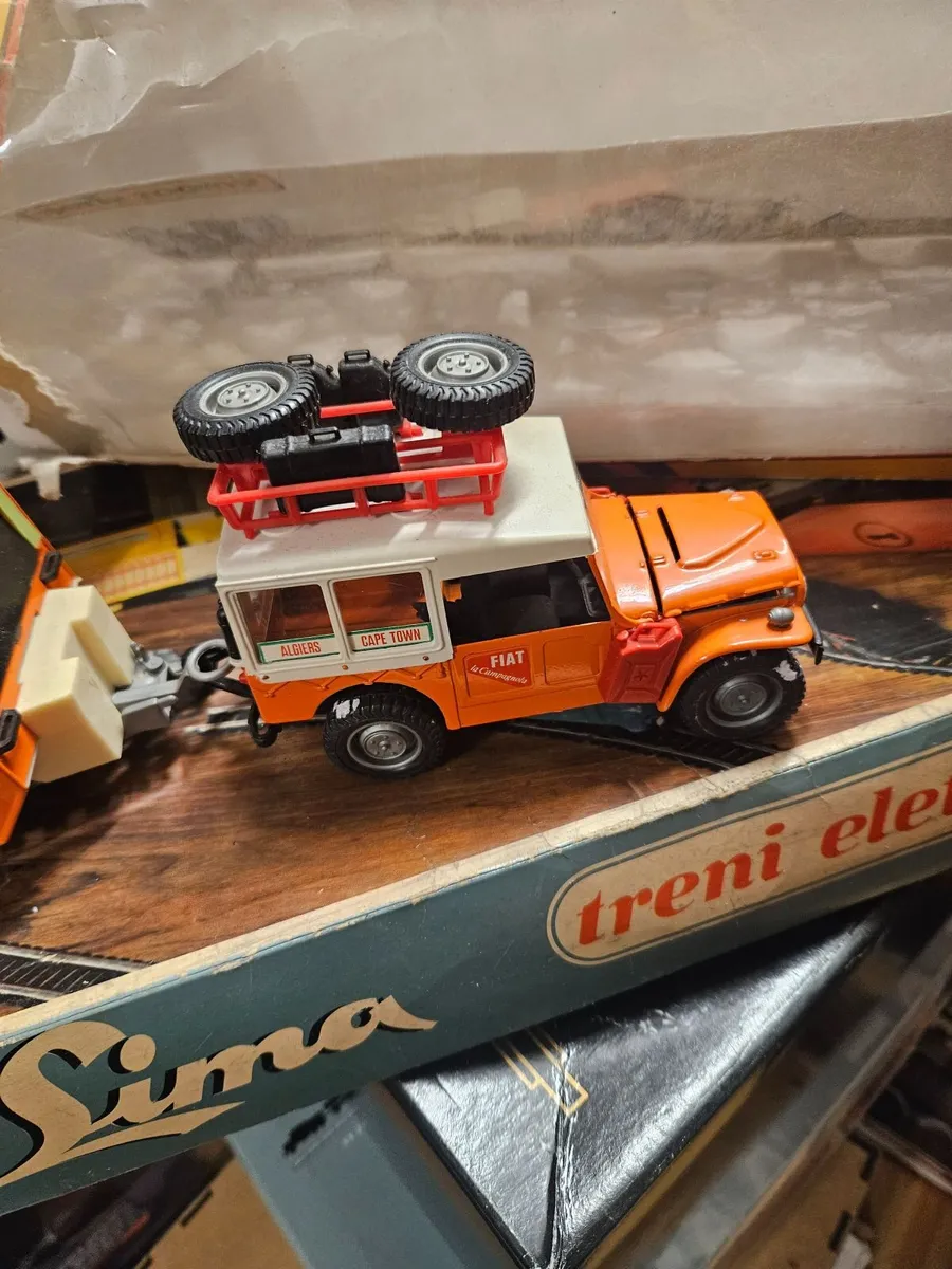 Corgi Jeep Landrover and Caravan - Image 3