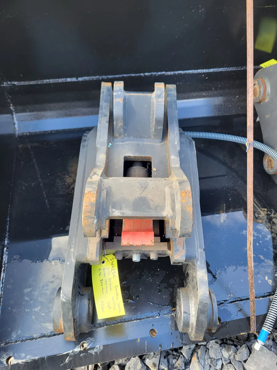 50mm Whites Hydraulic double locking quick hitch - Image 2