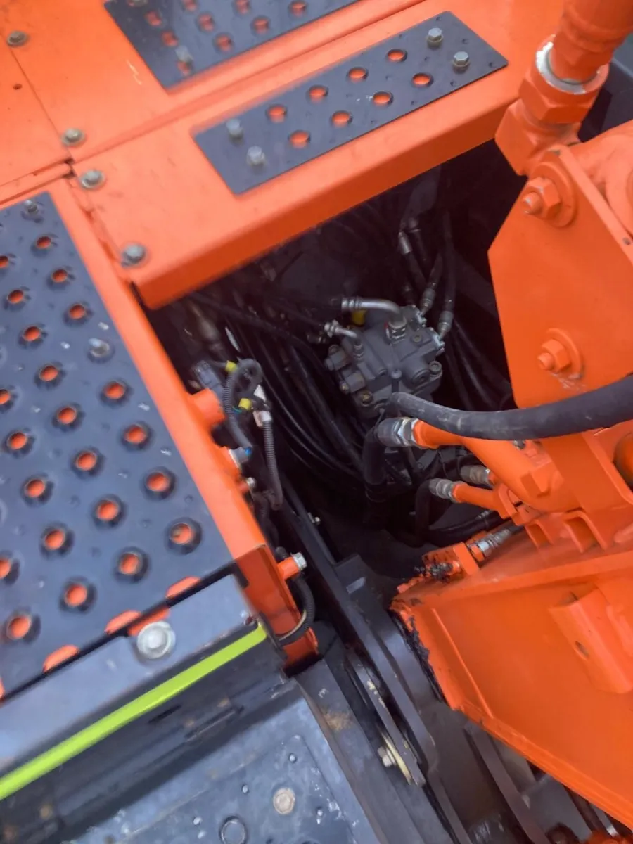 Hitachi 130/6 - Image 4