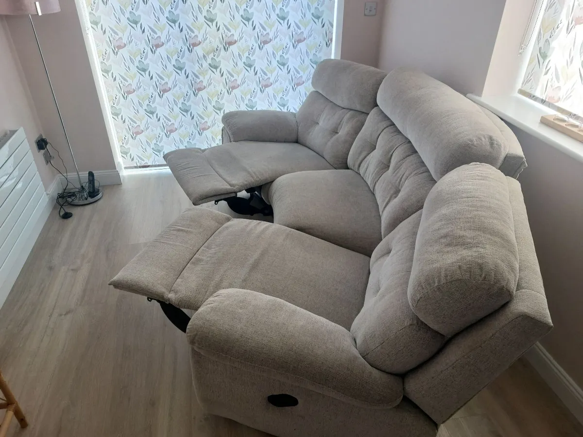 3 Seat Sofa  - Recliner - Image 4