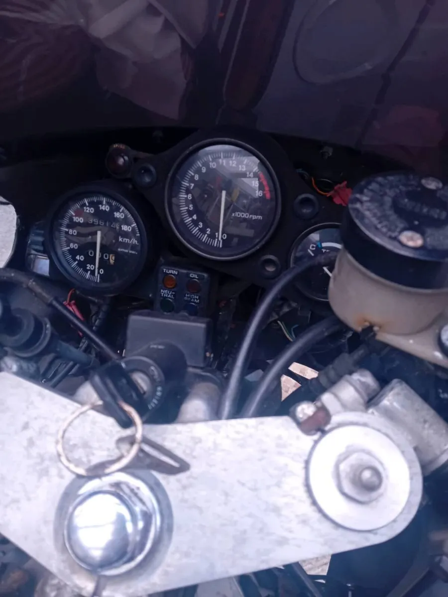 Honda cbr 400 rr - Image 4