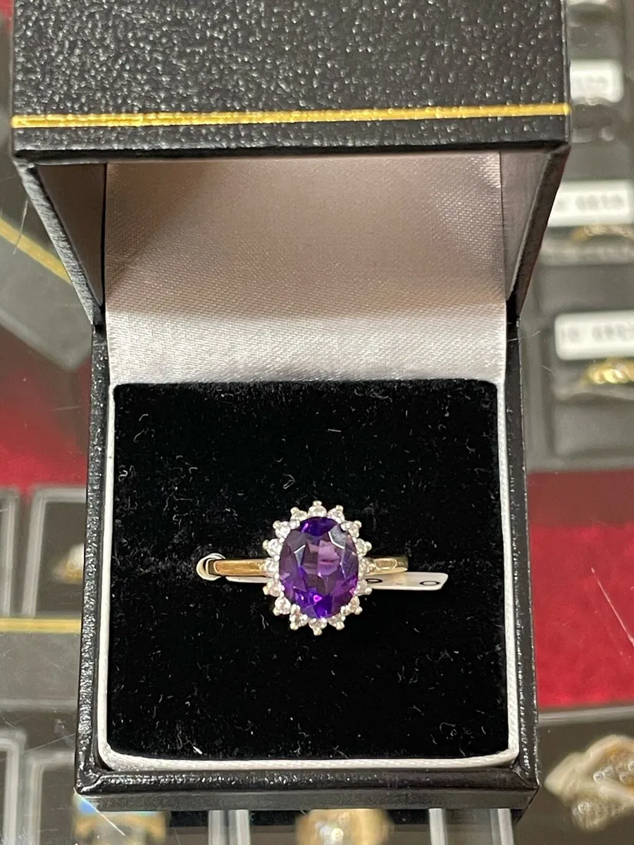 18k gold purple stone ring with diamonds. - Image 3