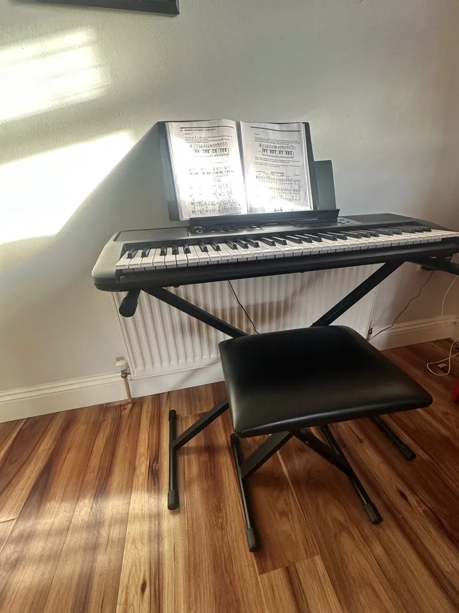 Yamaha keyboard,  PSR E383 - Image 1